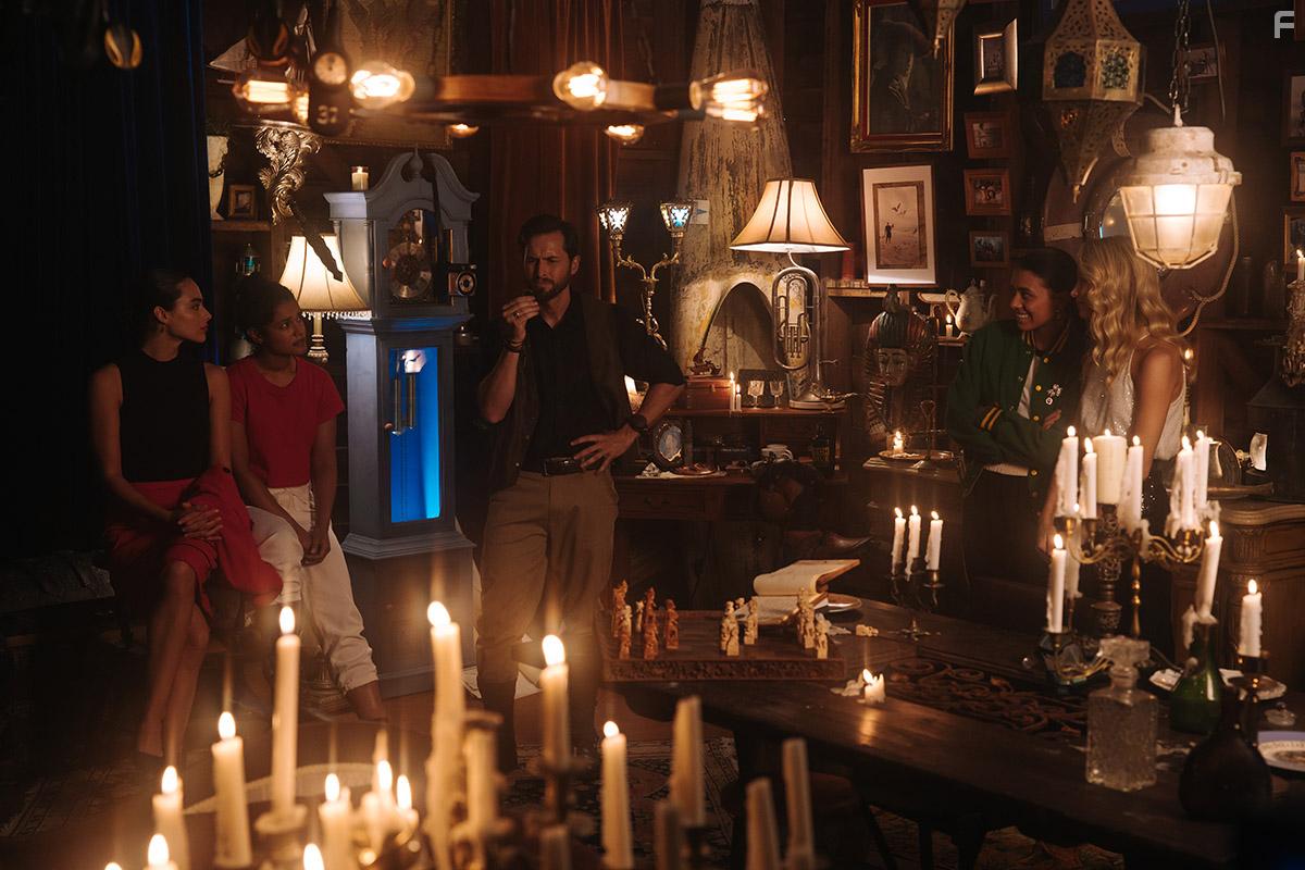 Aubri Ibrag, Mercy Cornwall, Ryan Harrison, Miah Madden, and Sana'a Shaik in Dive Club (2021)