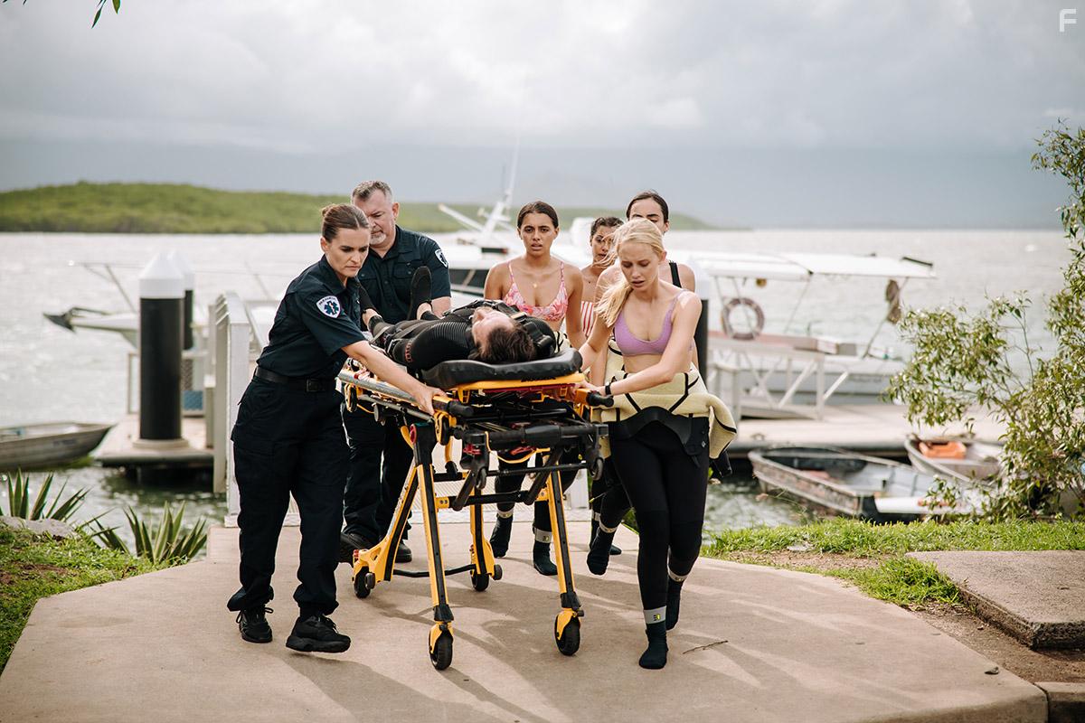 Aubri Ibrag, Mercy Cornwall, Miah Madden, and Sana'a Shaik in Dive Club (2021)