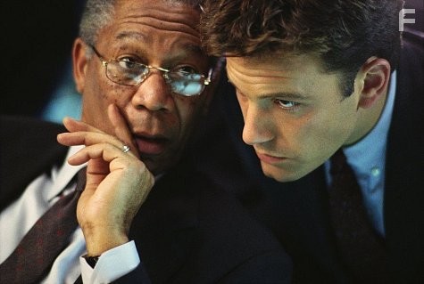 Morgan Freeman and Ben Affleck in Цена страха (2002)
