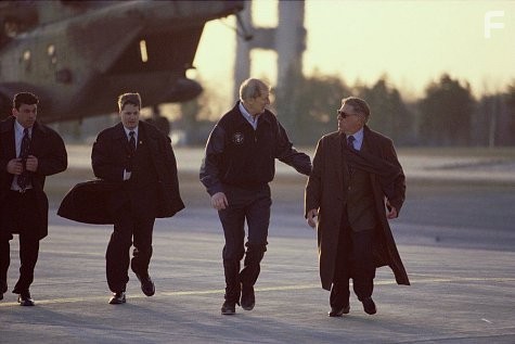 (Center) James Cromwell as President Fowler and (right) Bruce McGill as National Security Advisor Revell in "The Sum Of All Fears."