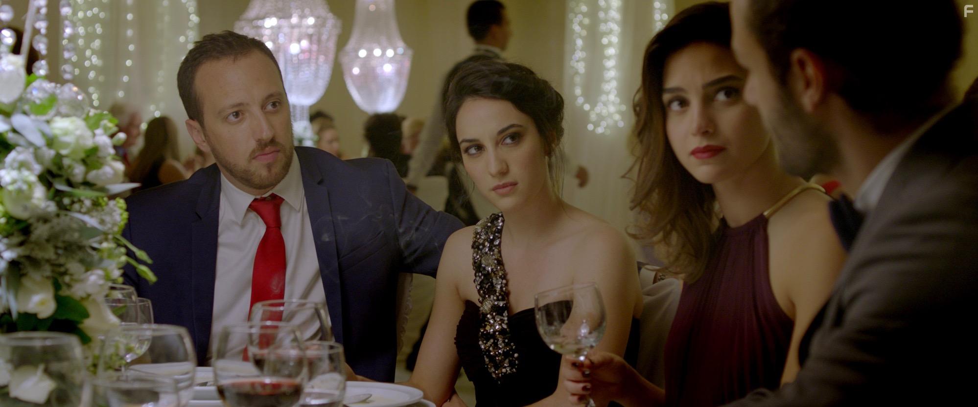 Melissa Barrera, Mariano Palacios, Anahi Davila, and Daniel Adissi in Dos Veces T (2018)