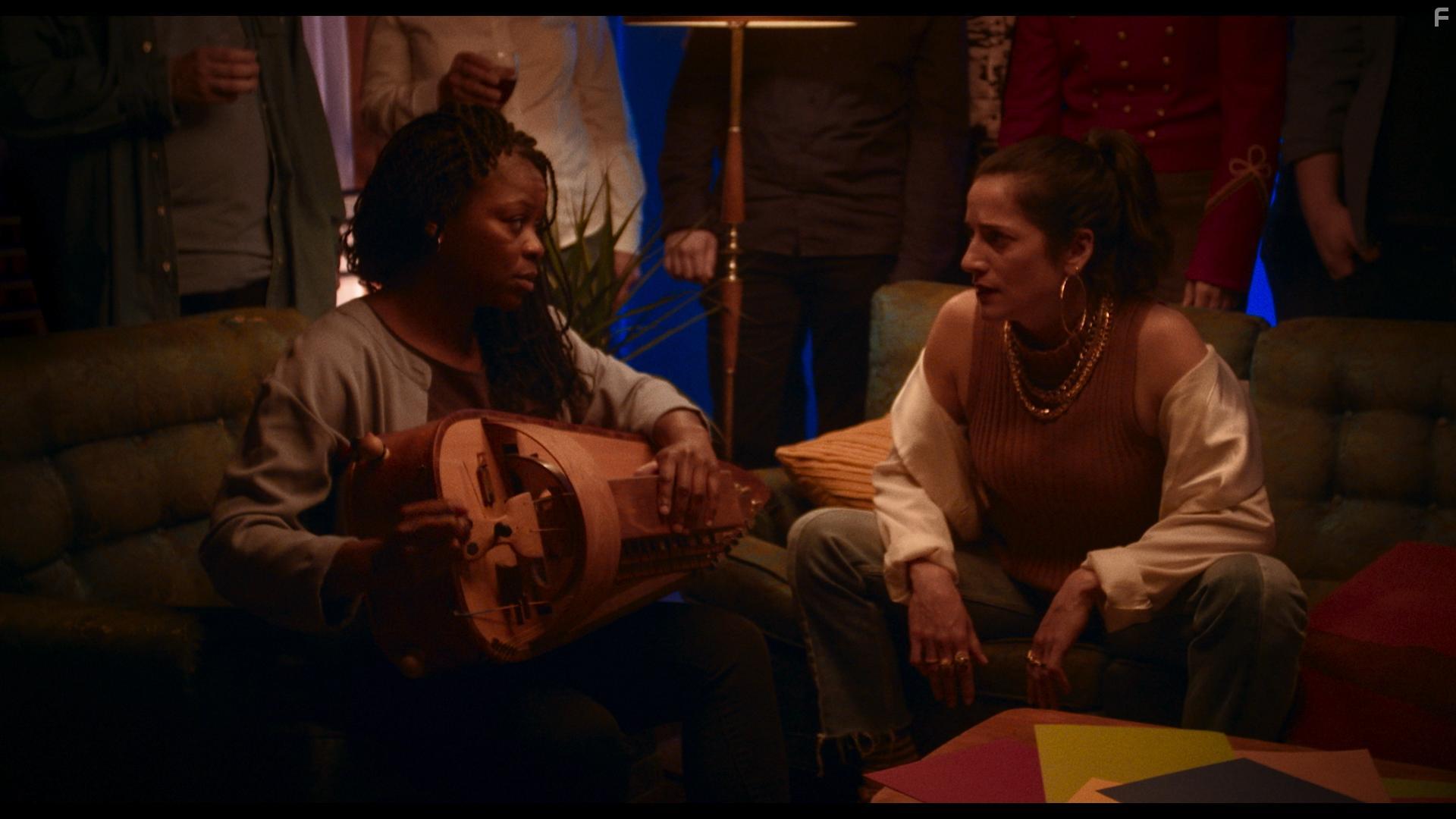 Eve Duranceau and Tatiana Zinga Botao in Il n'y a pas de faux mtier (2020)