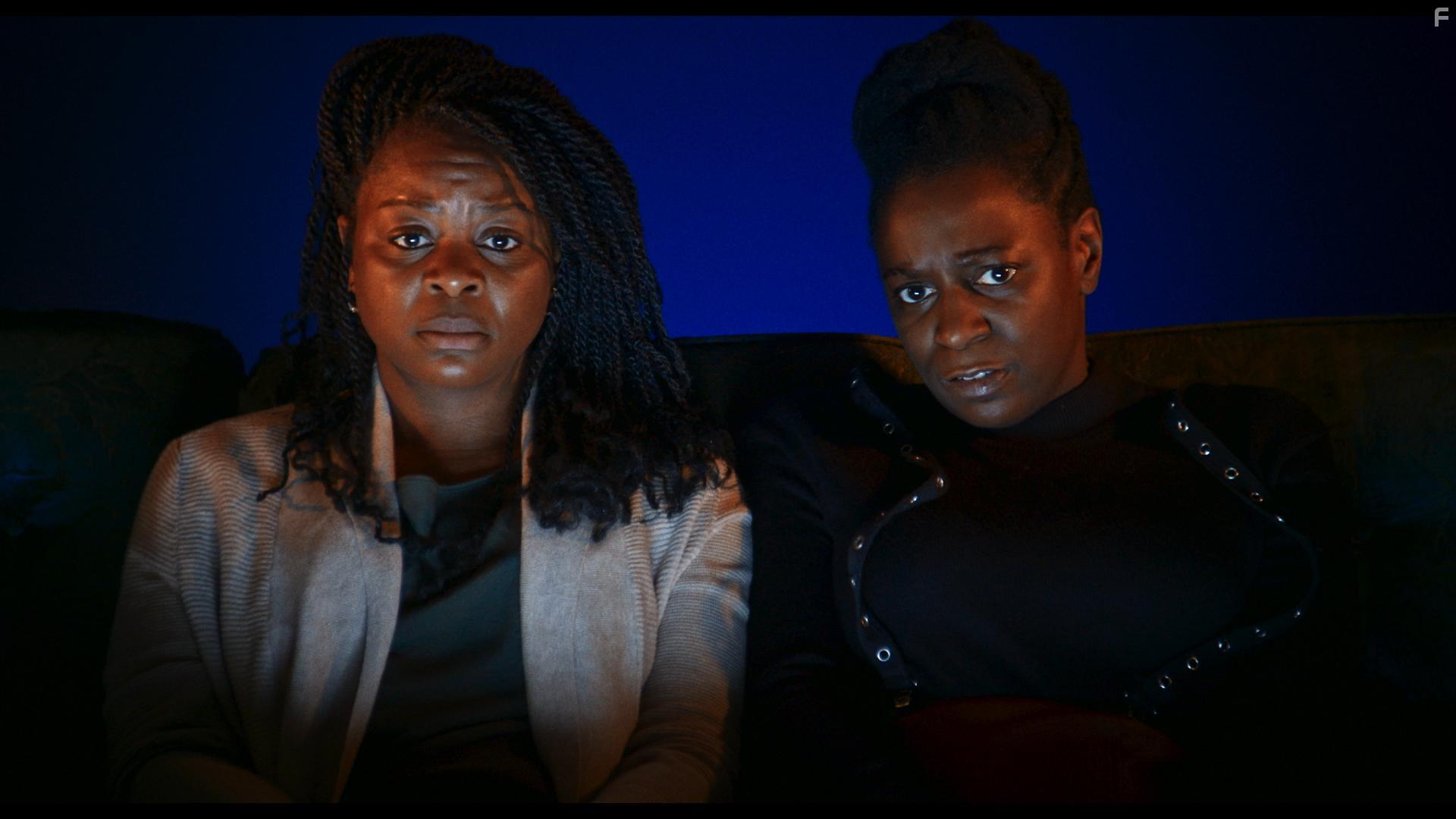 Tatiana Zinga Botao and Leslie Mavangui in Il n'y a pas de faux mtier (2020)