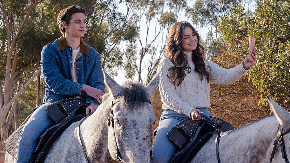 Addison Rae and Tanner Buchanan in He's All That (2021)