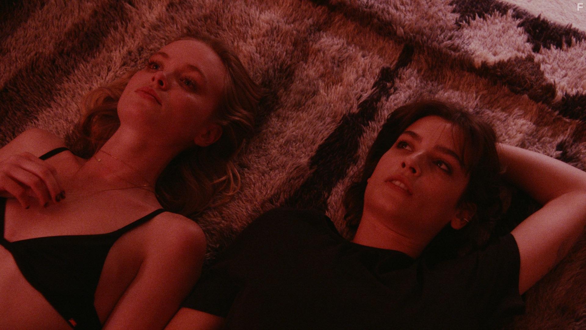 Matilda Kllstrm and Alma Jodorowsky in Threesome (2021)