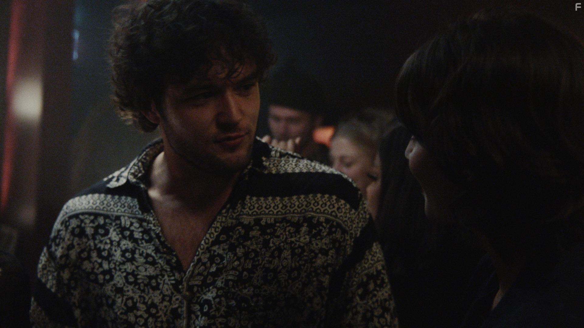 Kitt Walker Johansson and Alma Jodorowsky in Threesome (2021)