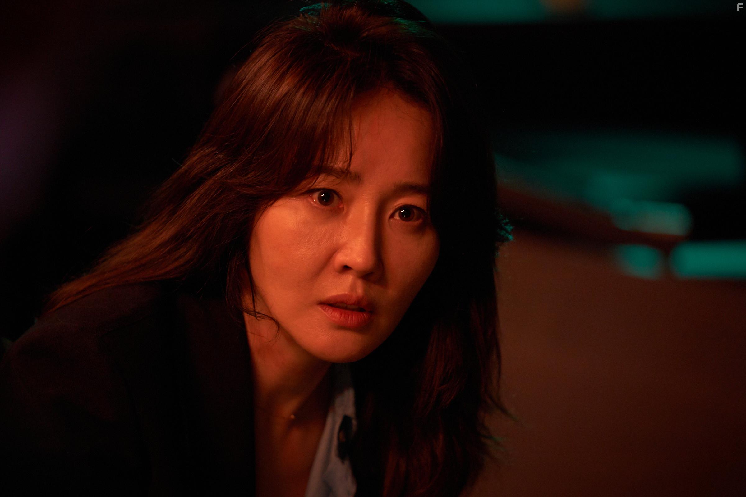 Ji-won Uhm in The Cursed (2021)