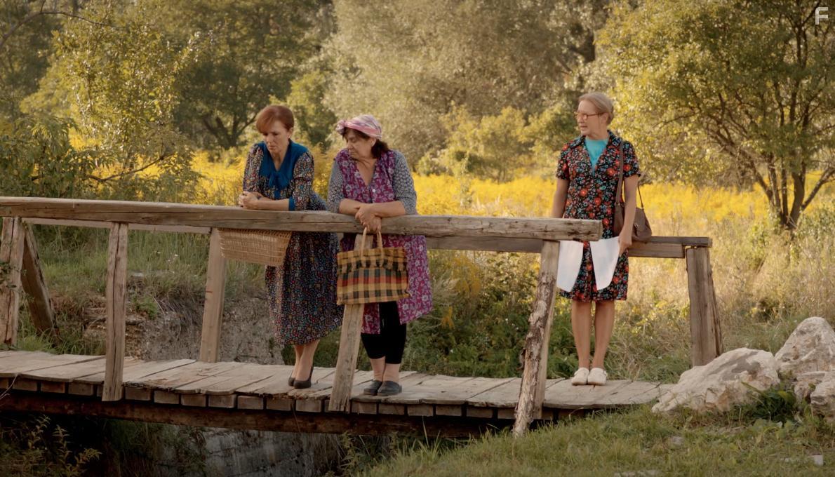 Enik Tth, Dorottya Udvaros, and Kati Zsurzs in A mi kis falunk (2017)