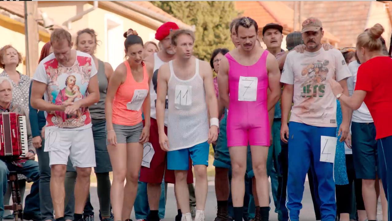 Zoltn Schmied, Gyz Szab, Dorottya Udvaros, Tams Lengyel, Lia Pokorny, Gergely Bnki, Csaba Debreczeny, Anna Bede Fazekas, and Zsuzsanna Ripli in A mi kis falunk (2017)