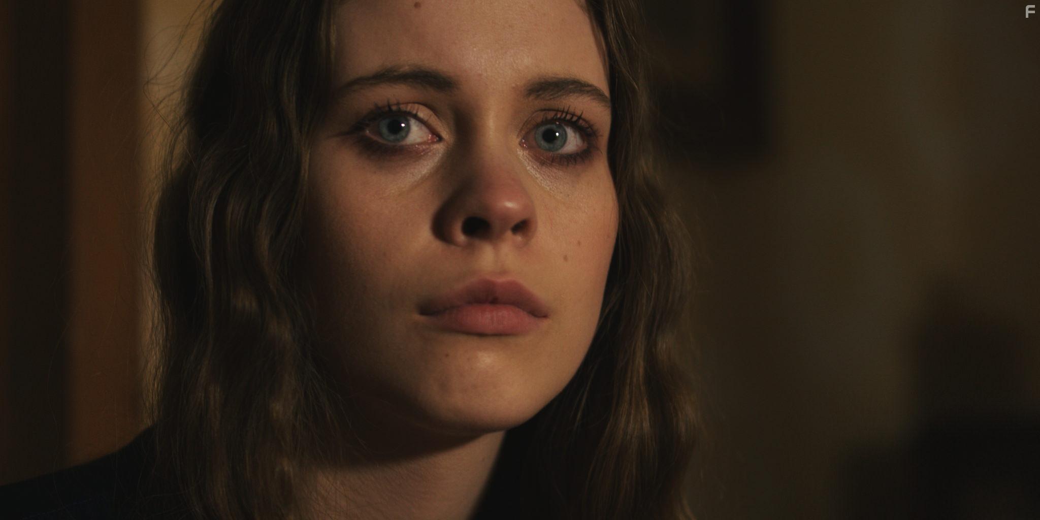 Далеко от яблони