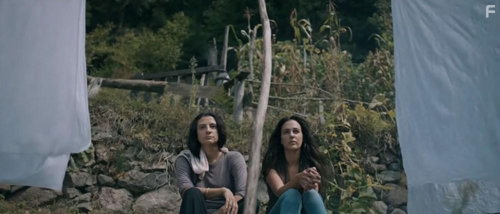 Meryem Uzerli and Burcu Salihoglu in Kovan (2019)