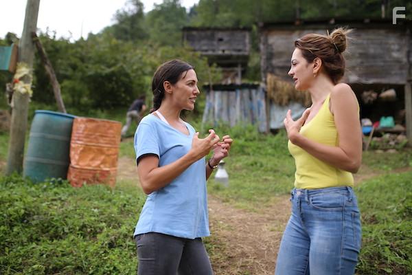 Eylem Kaftan and Meryem Uzerli in Kovan (2019)