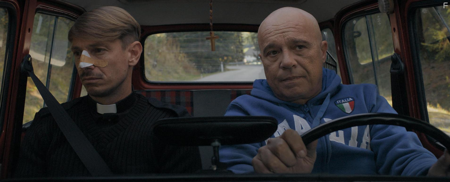 Claudio Amendola and Giorgio Pasotti in Abbi Fede (2020)