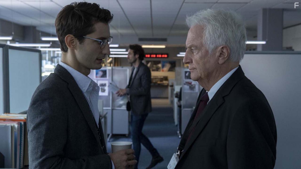 Andr Dussollier and Pierre Niney in Bote noire (2021)