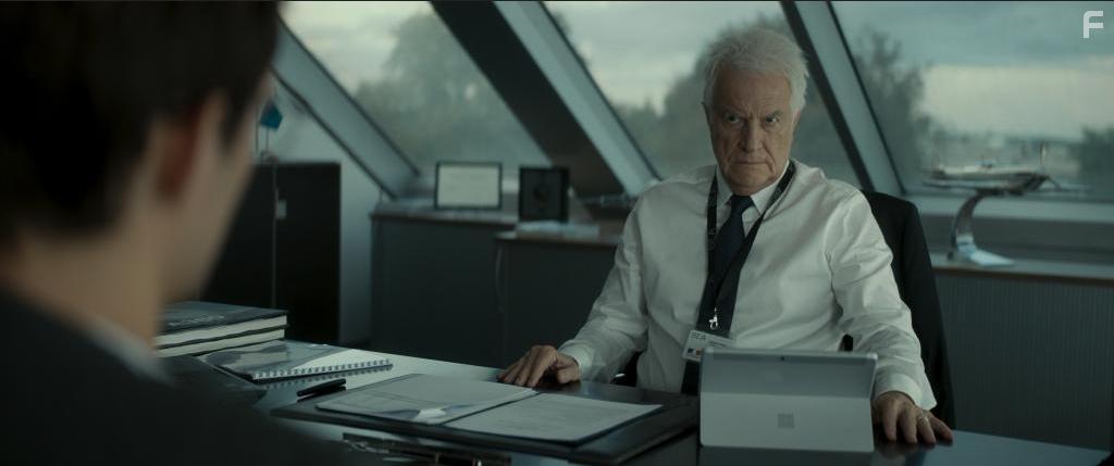 Andr Dussollier and Pierre Niney in Bote noire (2021)