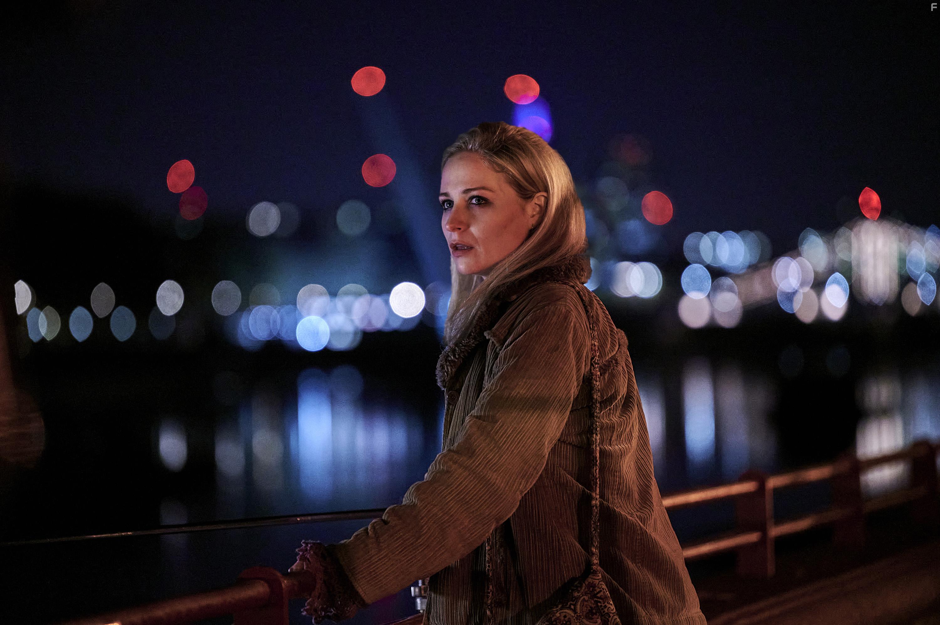 Niamh Algar in Deceit (2021)