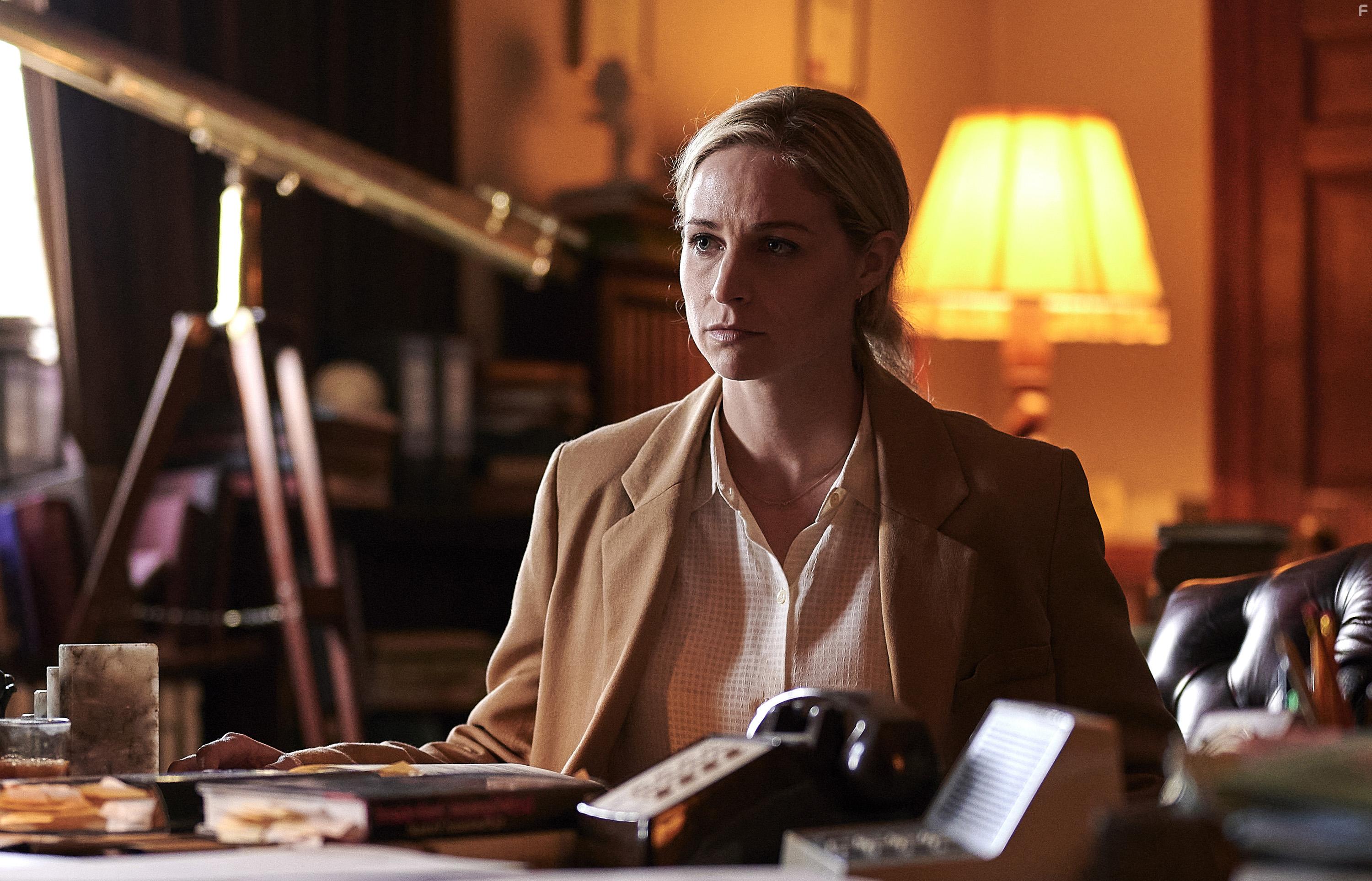 Niamh Algar in Deceit (2021)