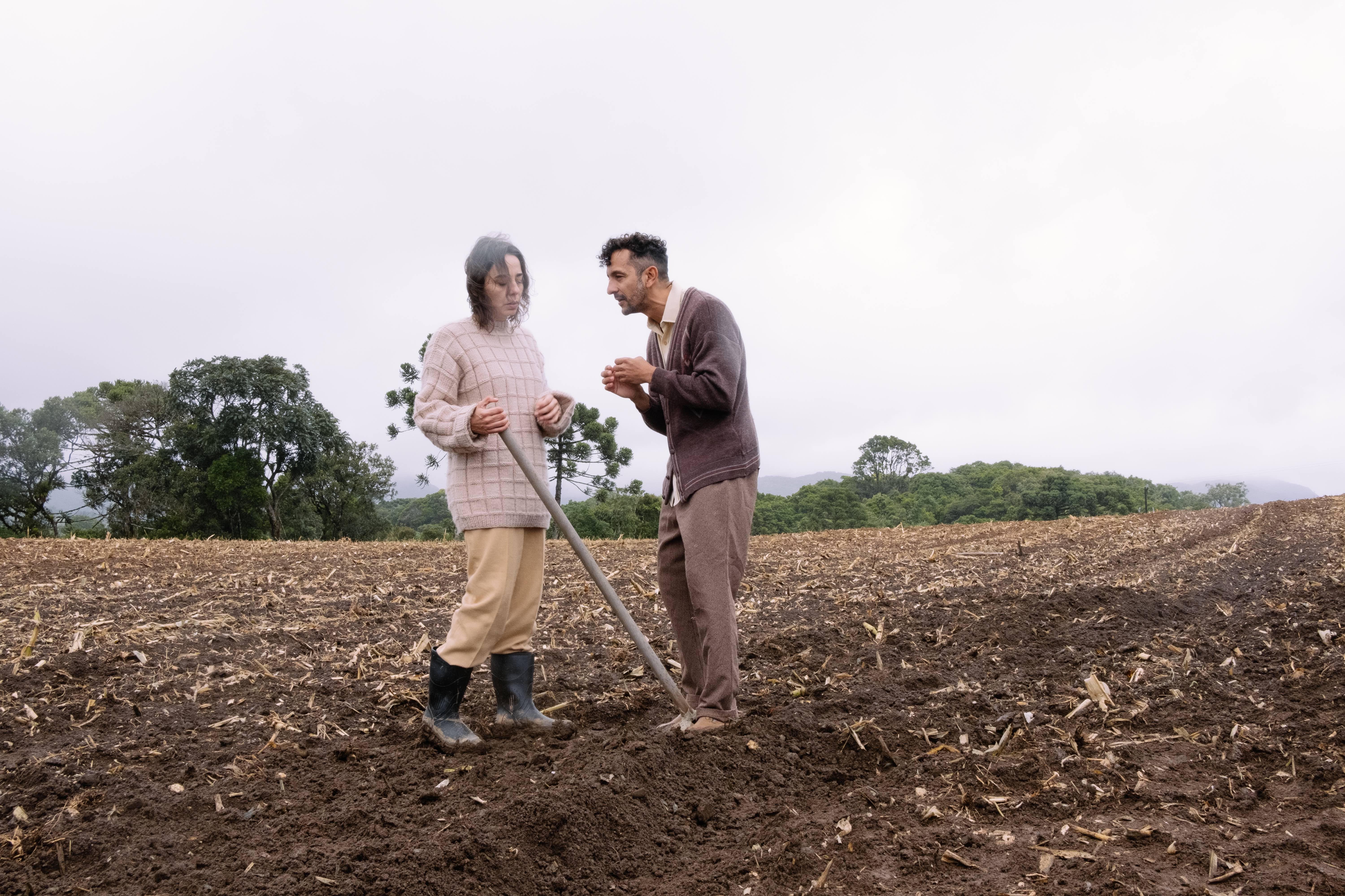 Irandhir Santos and Clarissa Kiste in A Mesma Parte de Um Homem (2021)