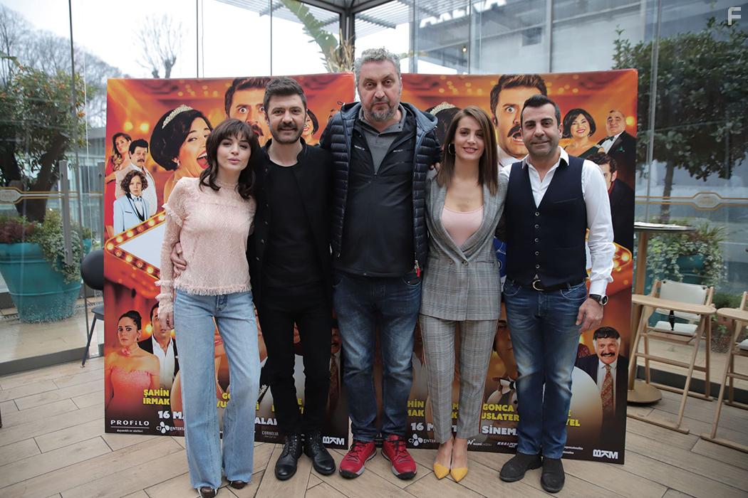 Hakan Algl, Emre Karayel, Sahin Irmak, Gonca Vuslateri, and Irem Sak in Dgm Salonu (2018)