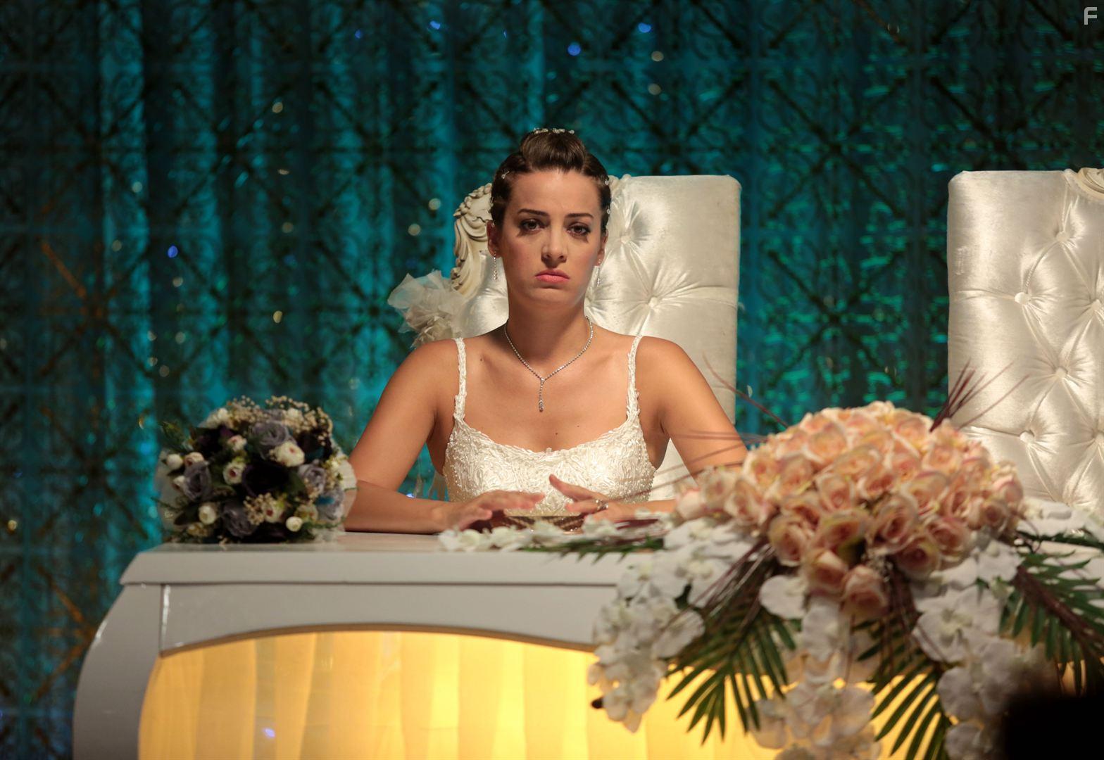 Irem Sak in Dgm Salonu (2018)