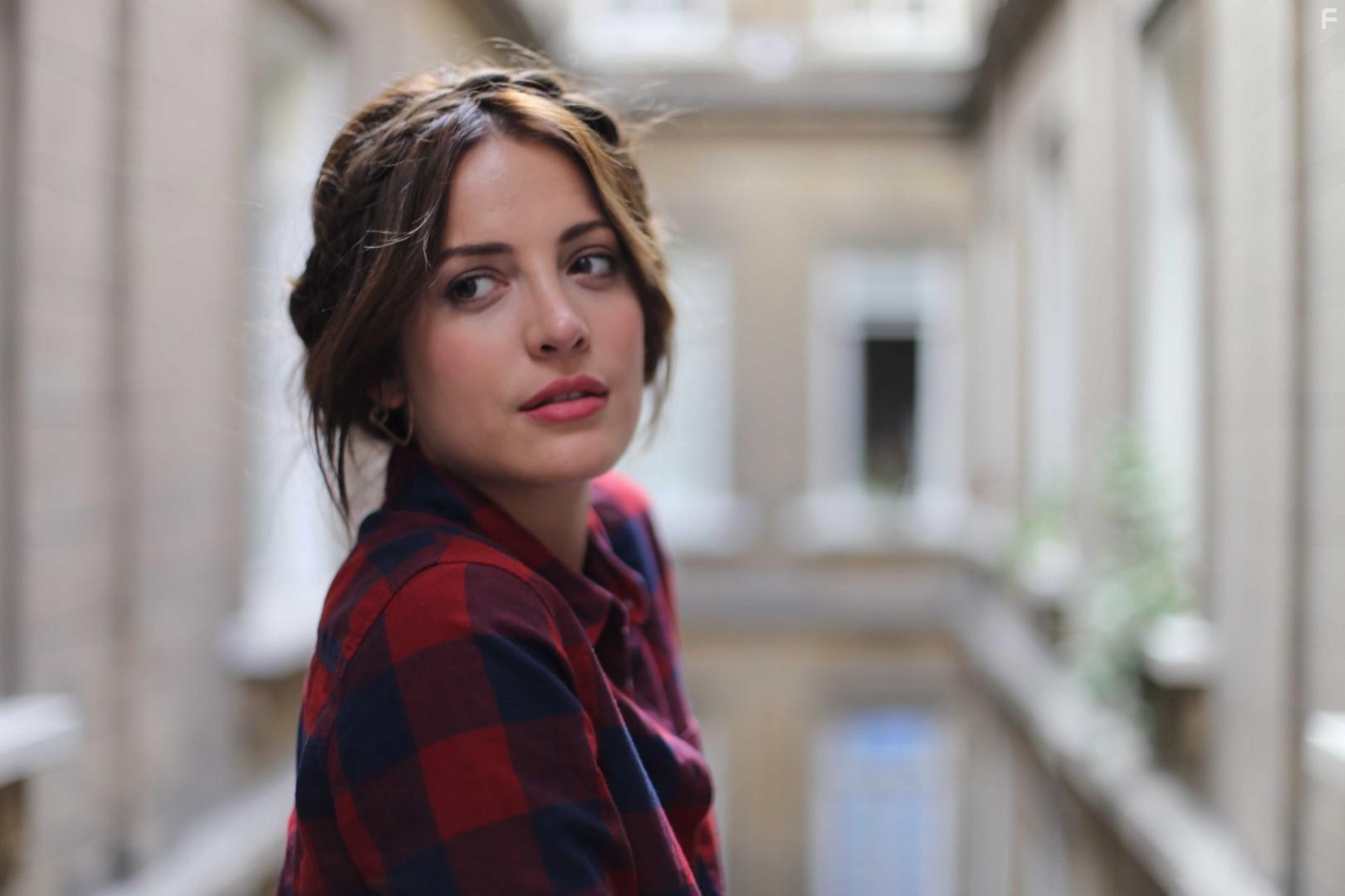 Irem Sak in Dgm Salonu (2018)