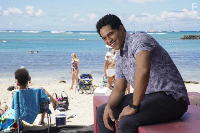 Vanessa Lachey and Alex Tarrant in NCIS: Hawai'i (2021)