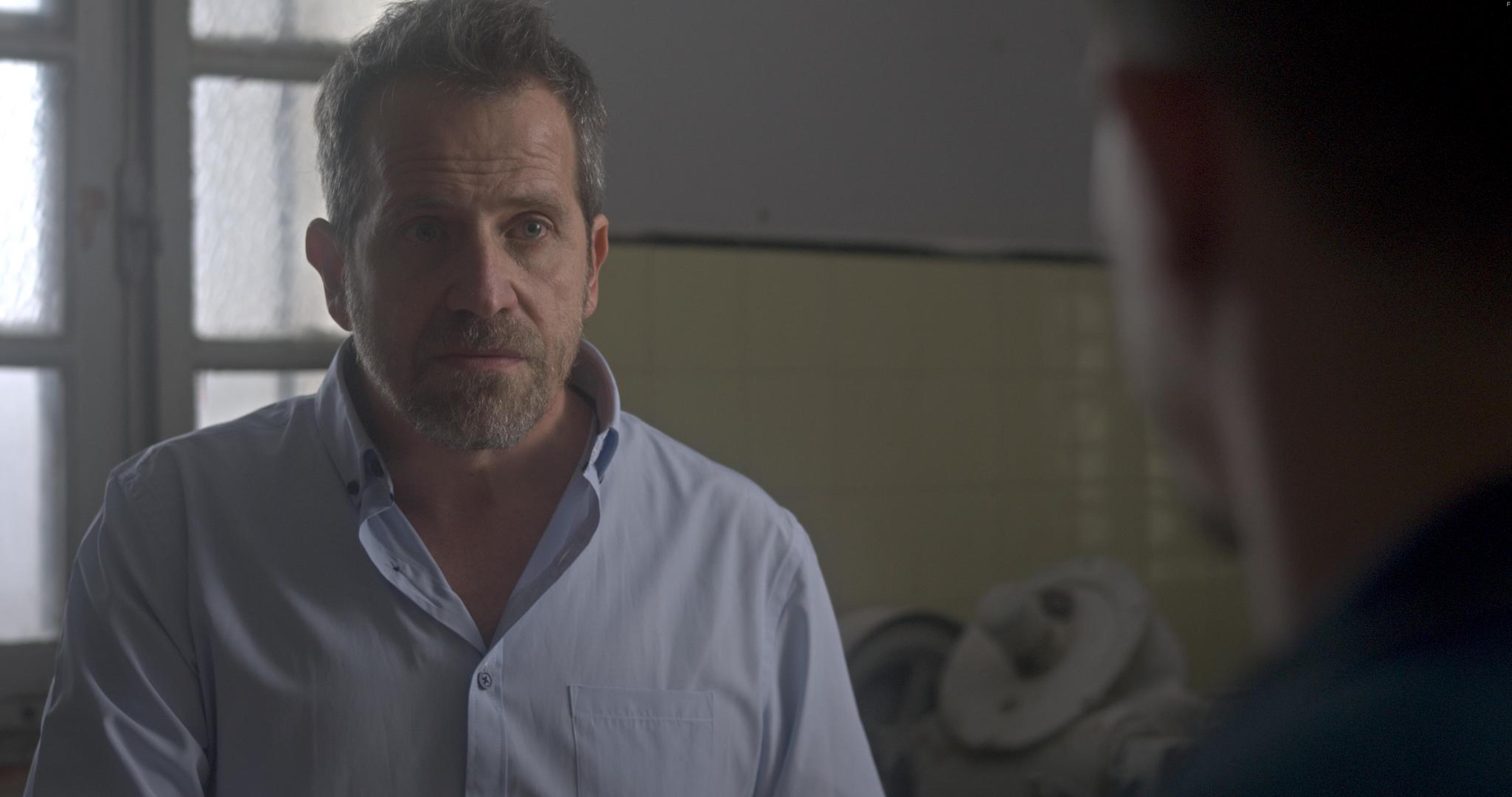 Diego De Paula in Todos tenemos un muerto en el placard o un hijo en el clset (2020)