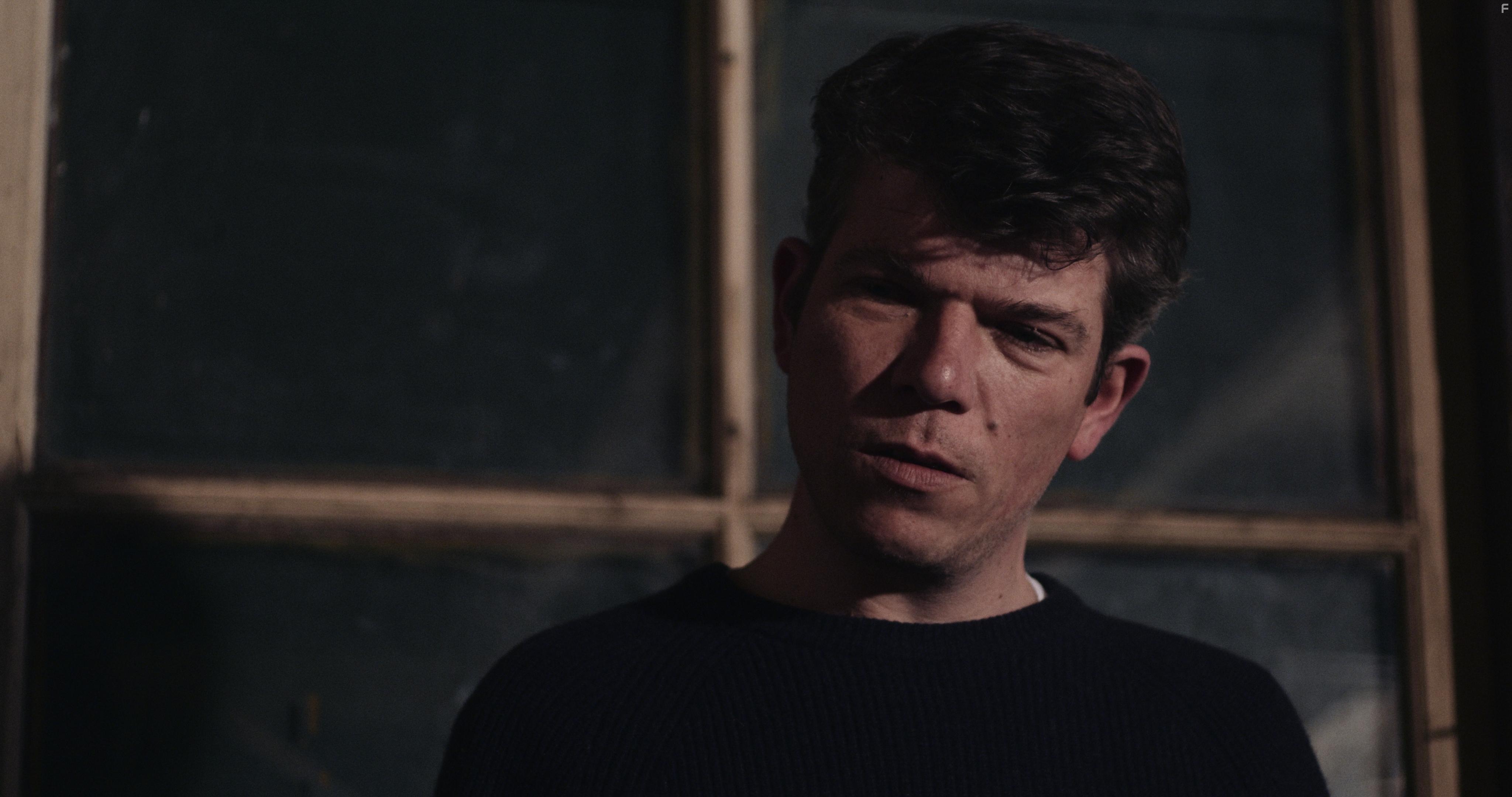 Nils van Buren in 7 Wrekers (2020)