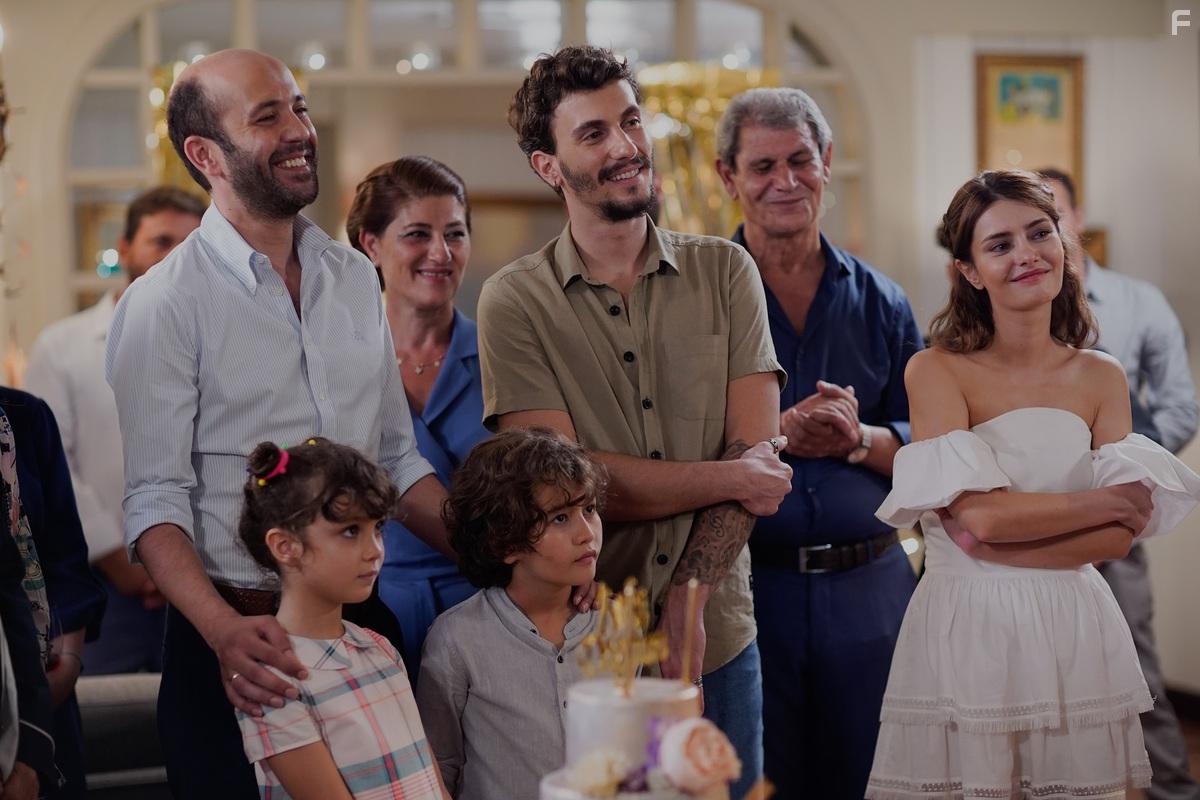 Sarp Akkaya and Tlin Ece in Evlilik Hakkinda Her Sey (2021)