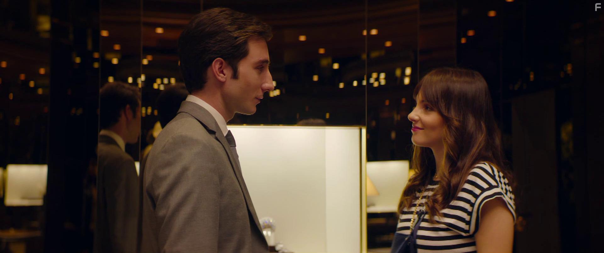 Andrea Duro and Juan Grandinetti in La maldicin del guapo (2020)