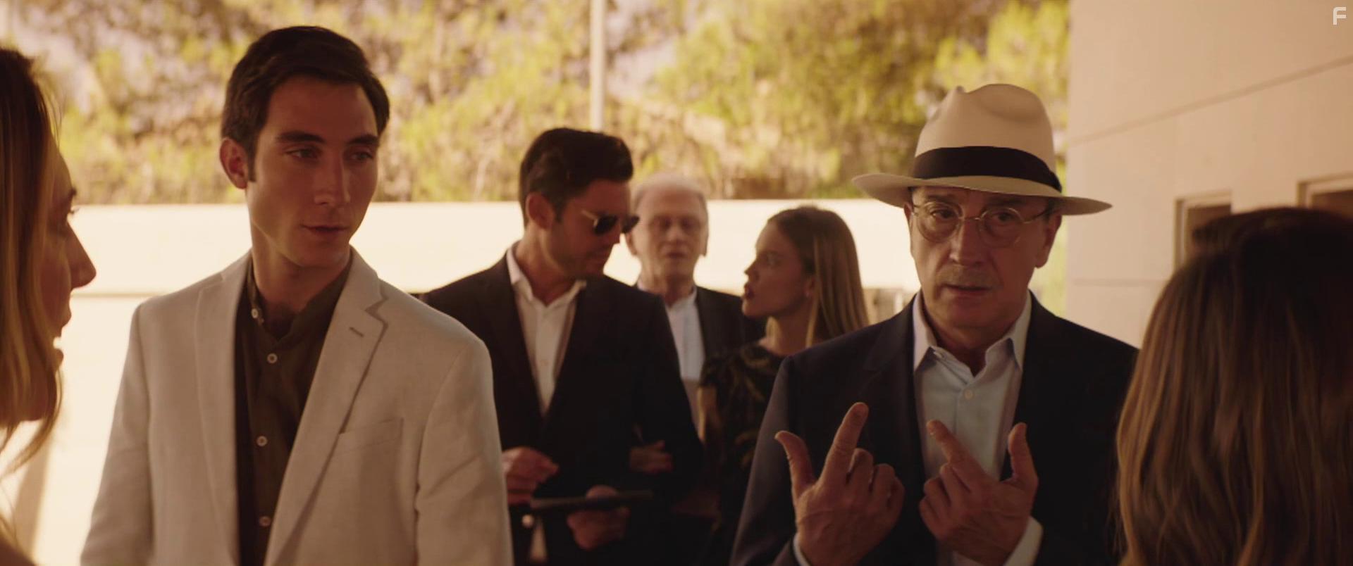 Gonzalo de Castro and Juan Grandinetti in La maldicin del guapo (2020)