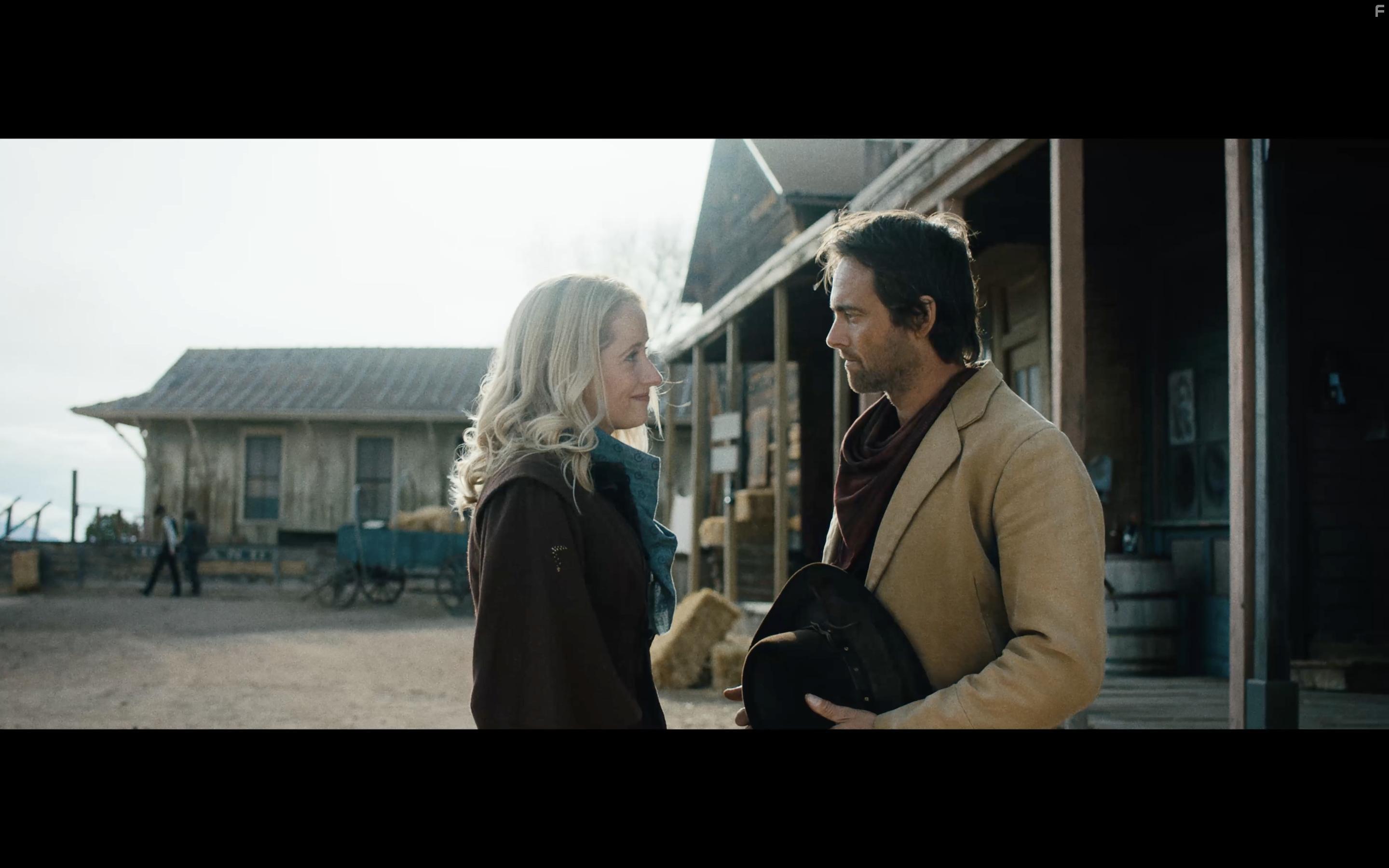 Stuart Townsend and Danielle Gross in Apache Junction (2021)