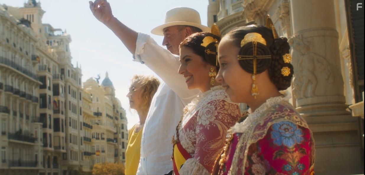 Vicente Genovs and Azucena Abril in Lejos del fuego (2019)