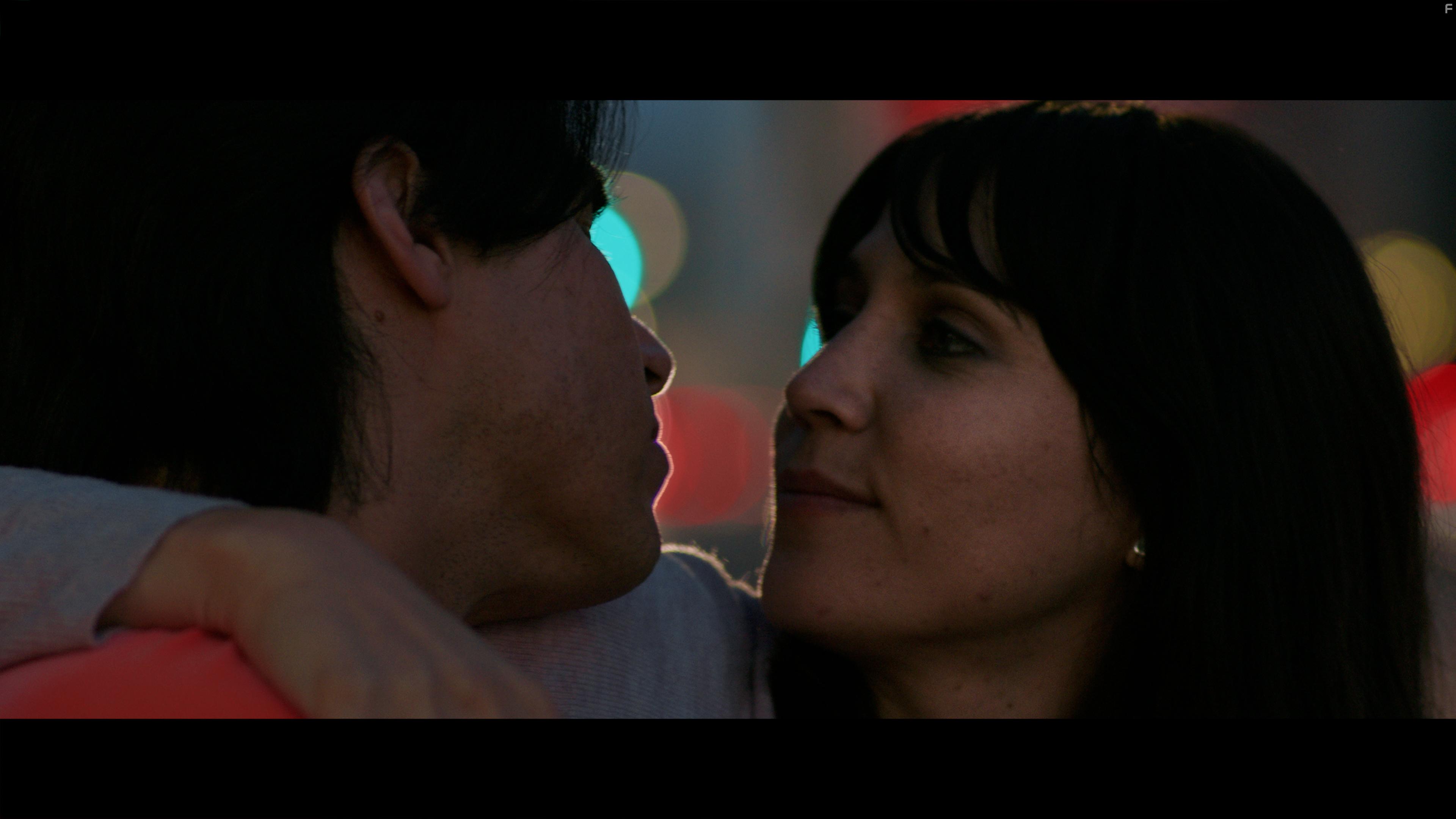 Omar Mora and Stefy Garcia in Inside the Circle (2021)