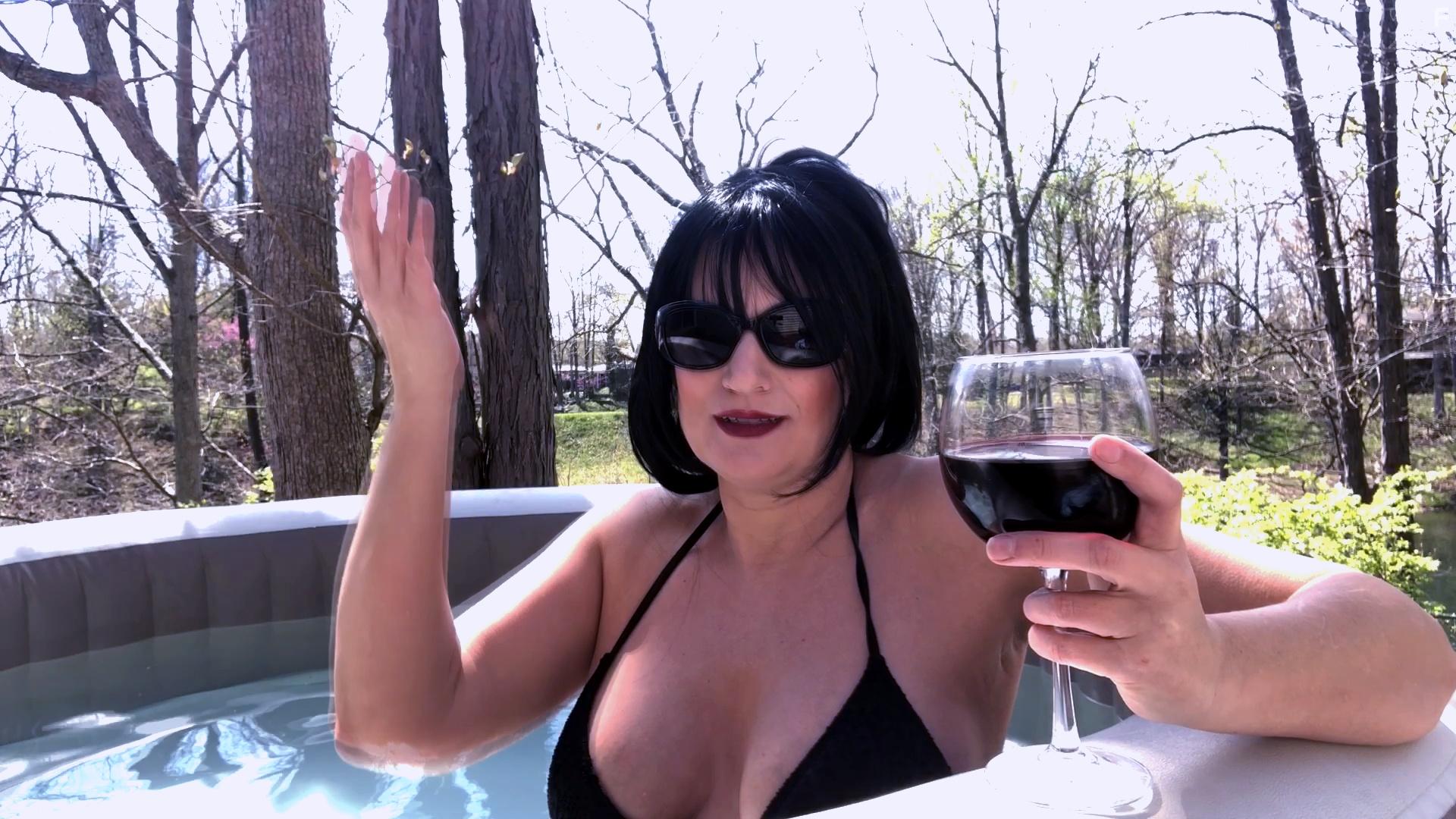 Rebecca Rinehart in Faces of the Dead (2020)