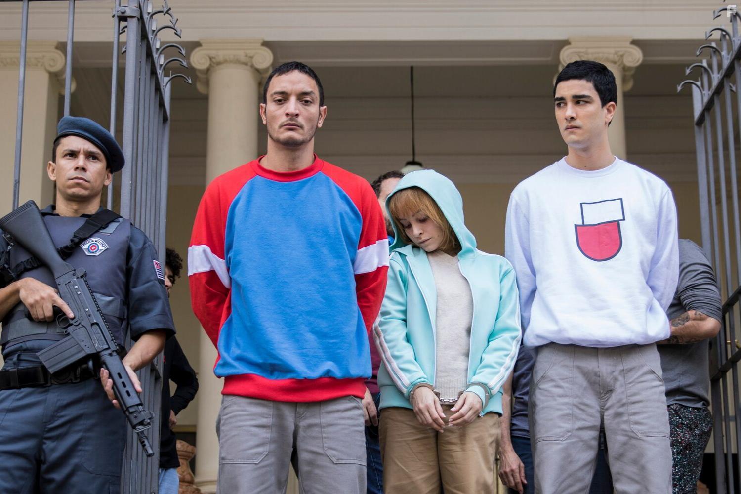 Carla Diaz, Leonardo Bittencourt, and Allan Souza Lima in A Menina que Matou os Pais (2021)