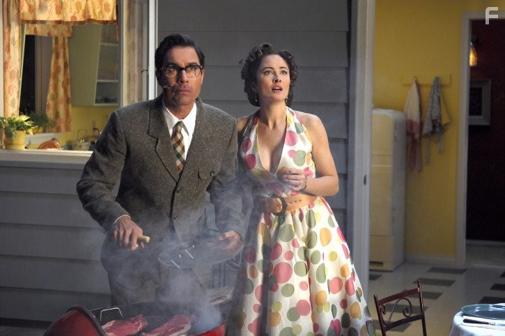 Eric McCormack and Jody Thompson in Инопланетное вторжение (2009)