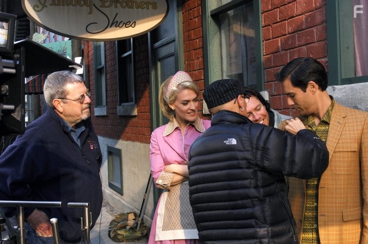 Eric McCormack and Jenni Baird in Инопланетное вторжение (2009)