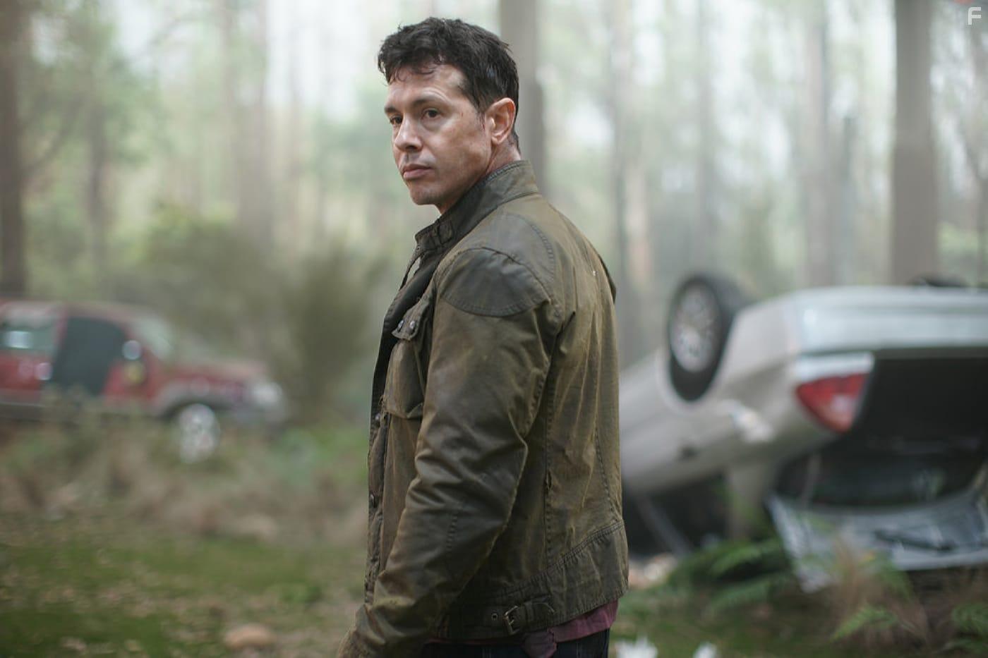 Jon Seda in La Brea (2021)