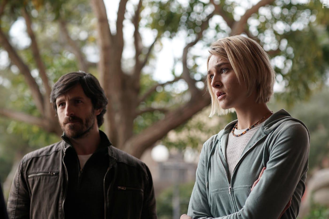 Eoin Macken and Zyra Gorecki in La Brea (2021)