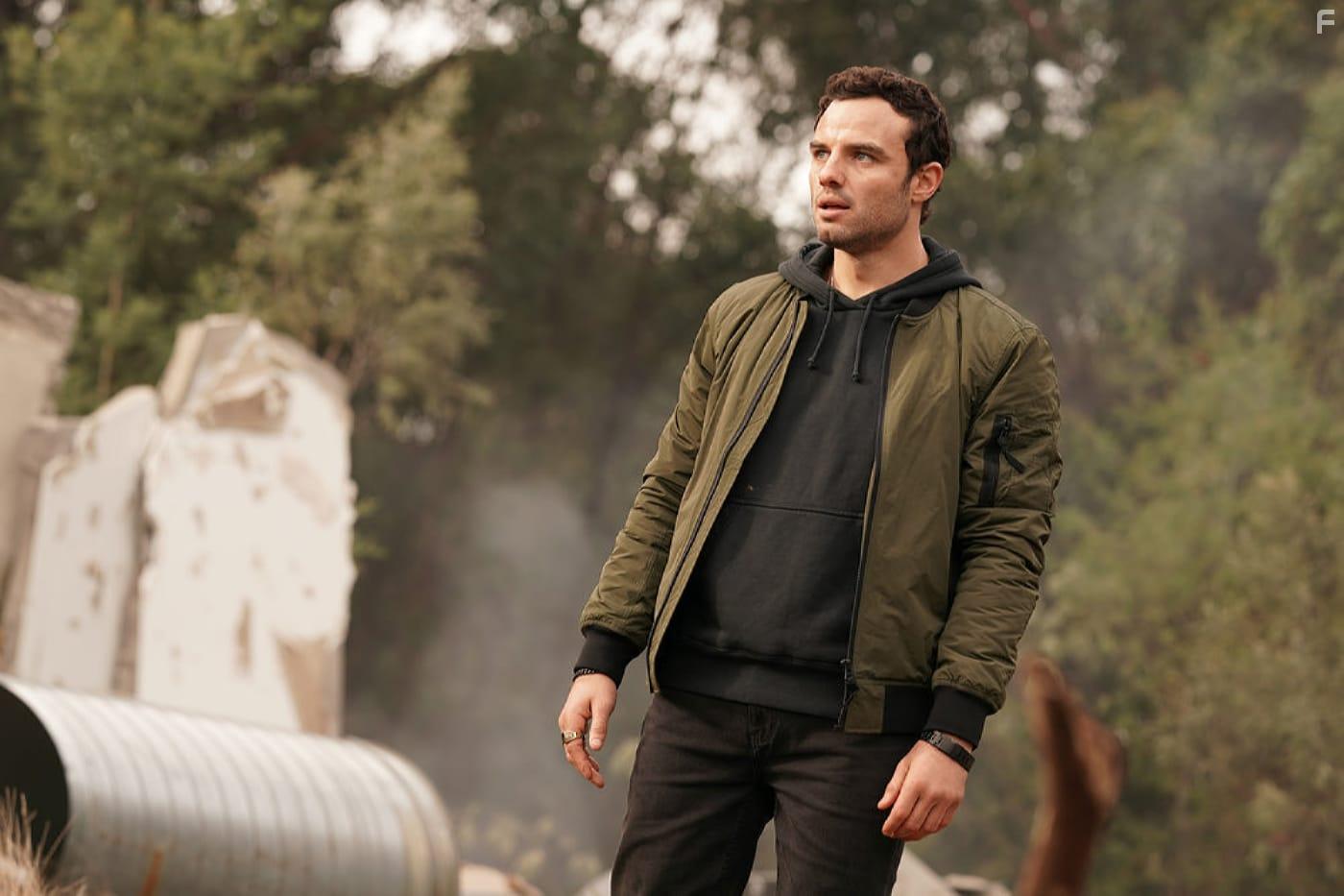 Josh McKenzie in La Brea (2021)