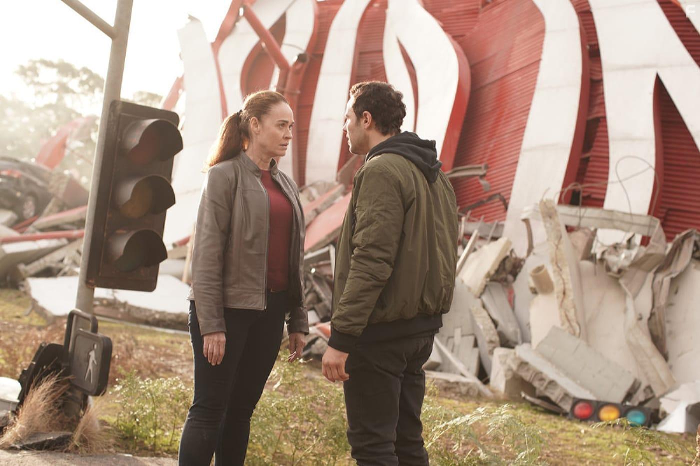 Karina Logue and Josh McKenzie in La Brea (2021)