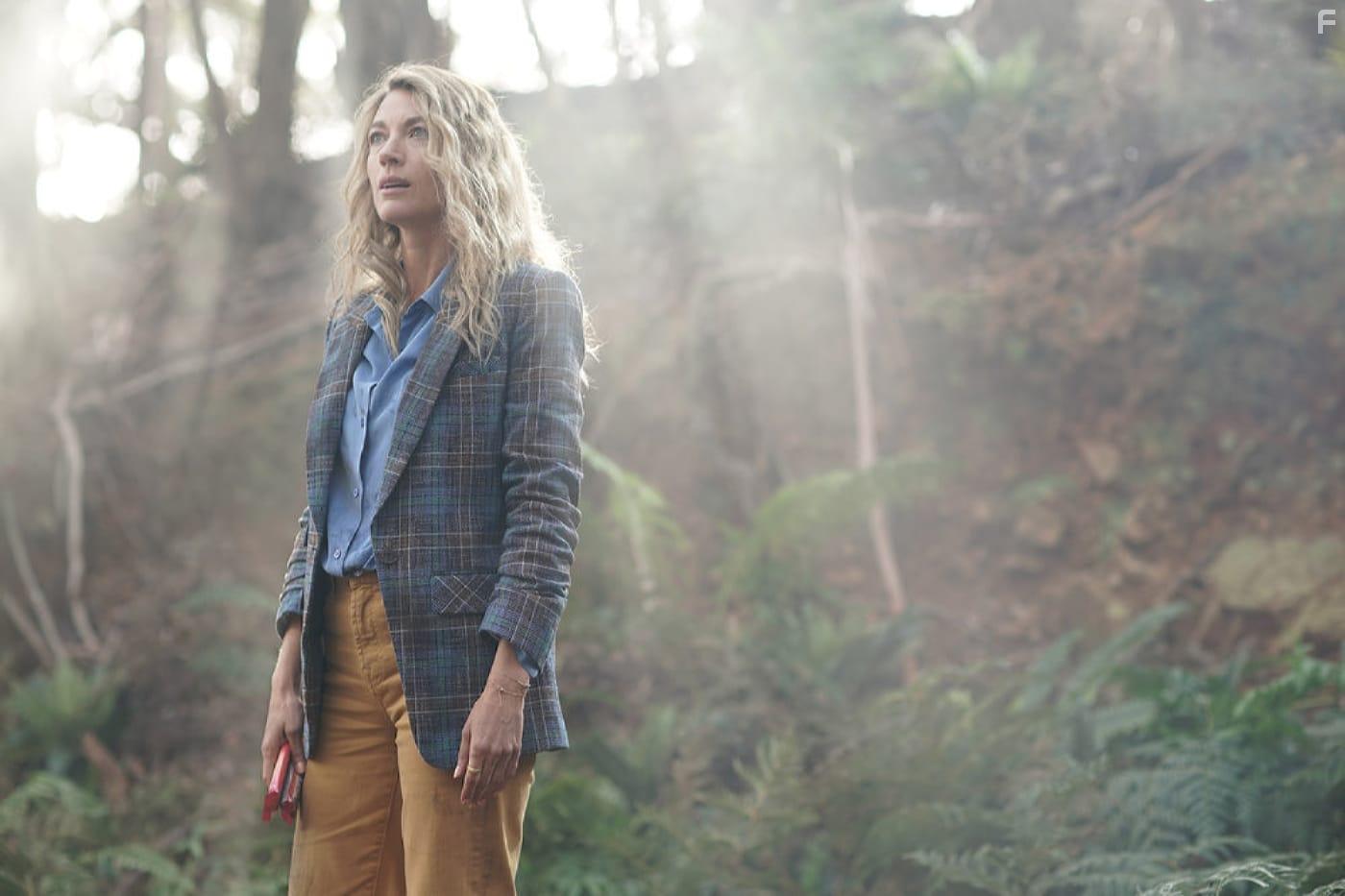 Natalie Zea in La Brea (2021)