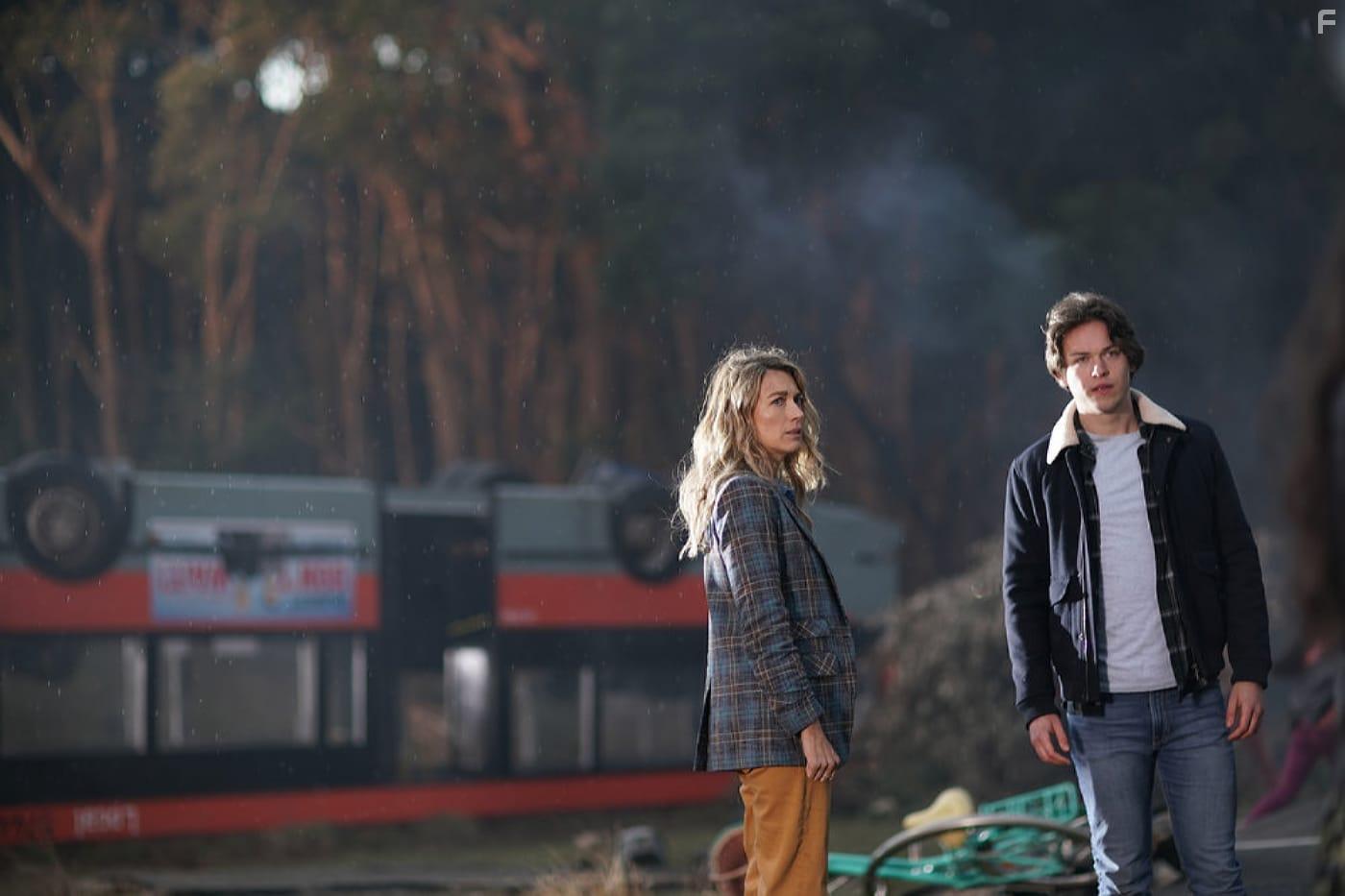 Natalie Zea and Jack Martin in La Brea (2021)