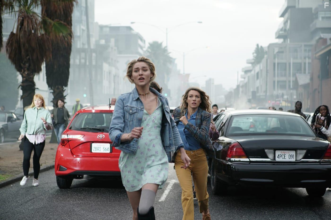 Natalie Zea and Zyra Gorecki in La Brea (2021)