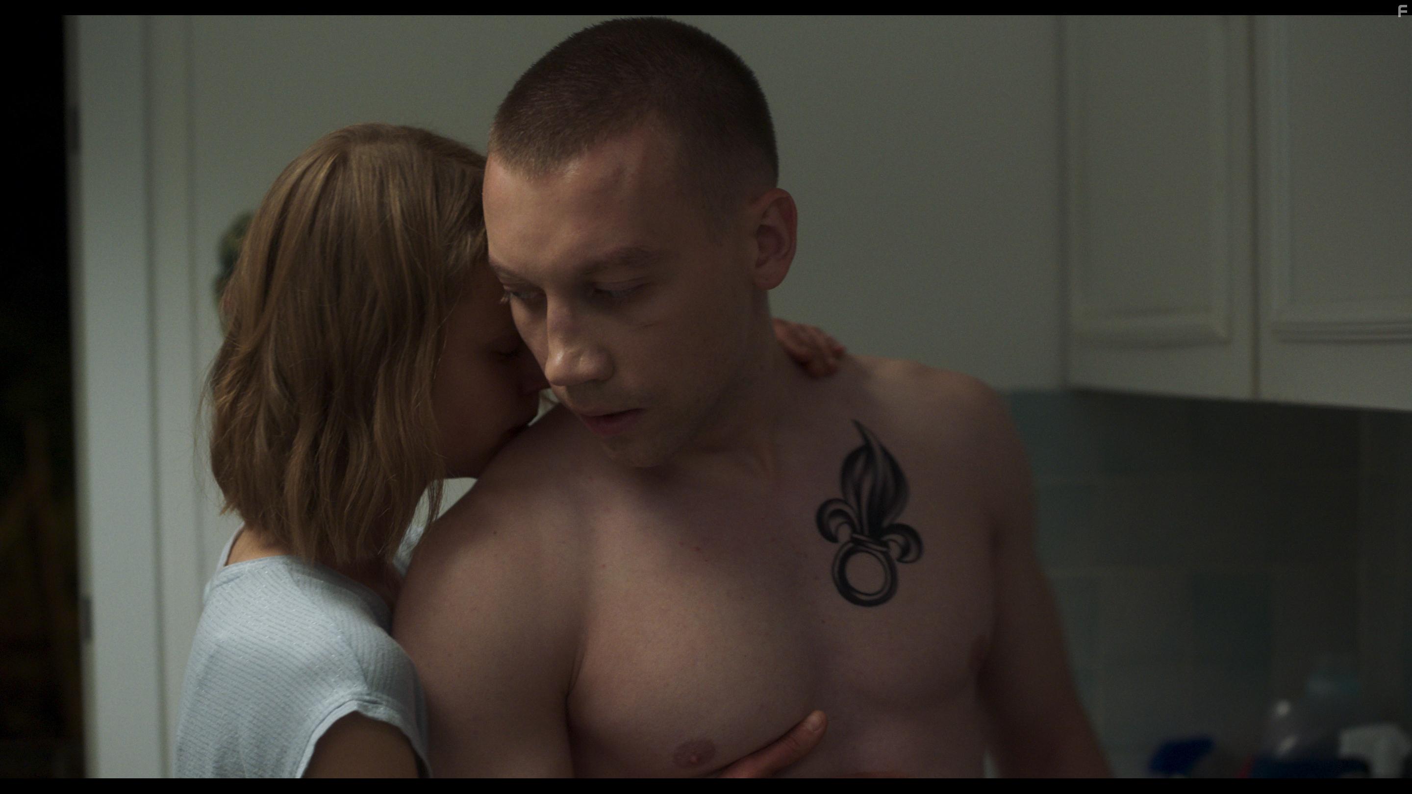 Ina Marija Bartait and Aleksandr Kuznetsov in Mon lgionnaire (2021)