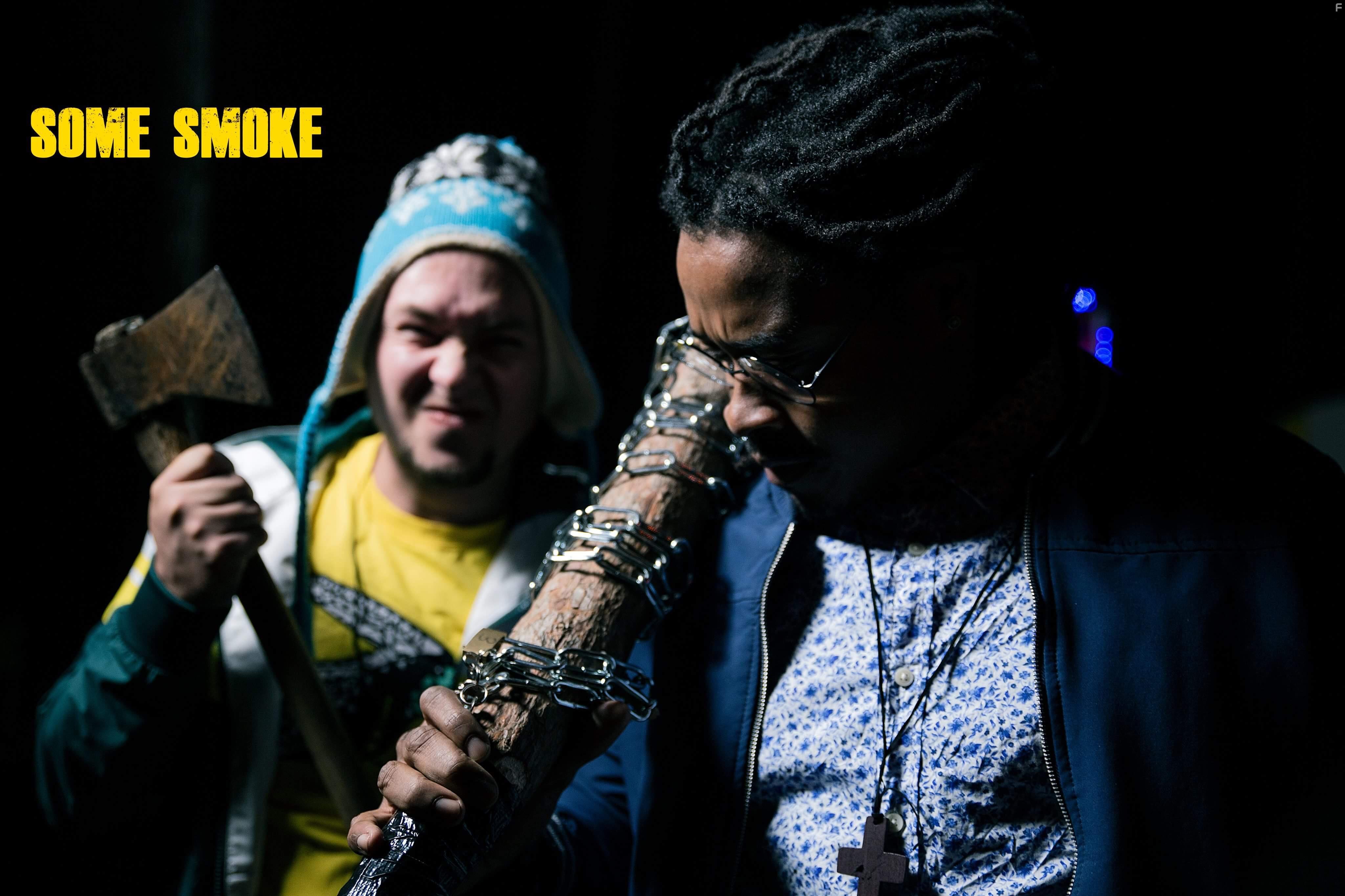 Немного дыма и красный шкафчик