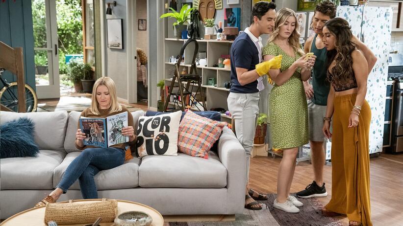 Emily Osment, Michael Hsu Rosen, Gregg Sulkin, Cinthya Carmona, and Olivia Macklin in Pretty Smart (2021)