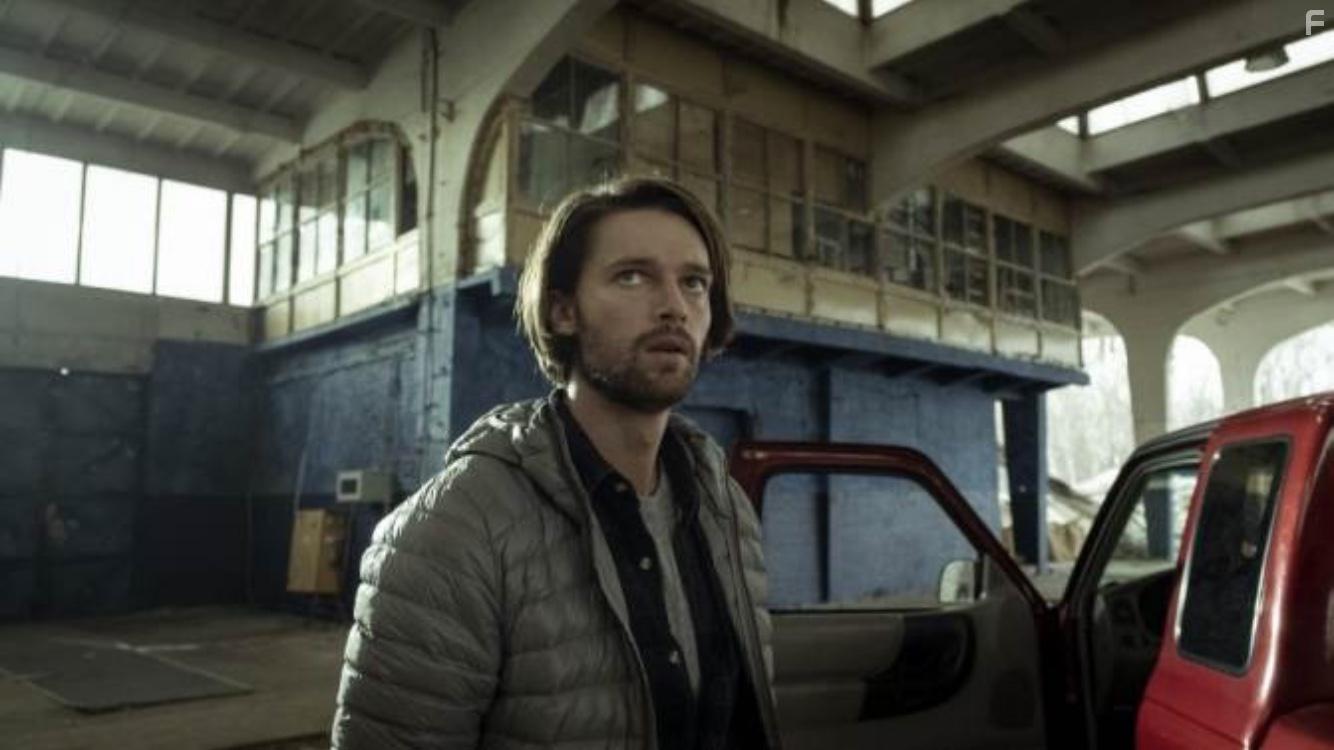 Patrick Schwarzenegger in Warning (2021)