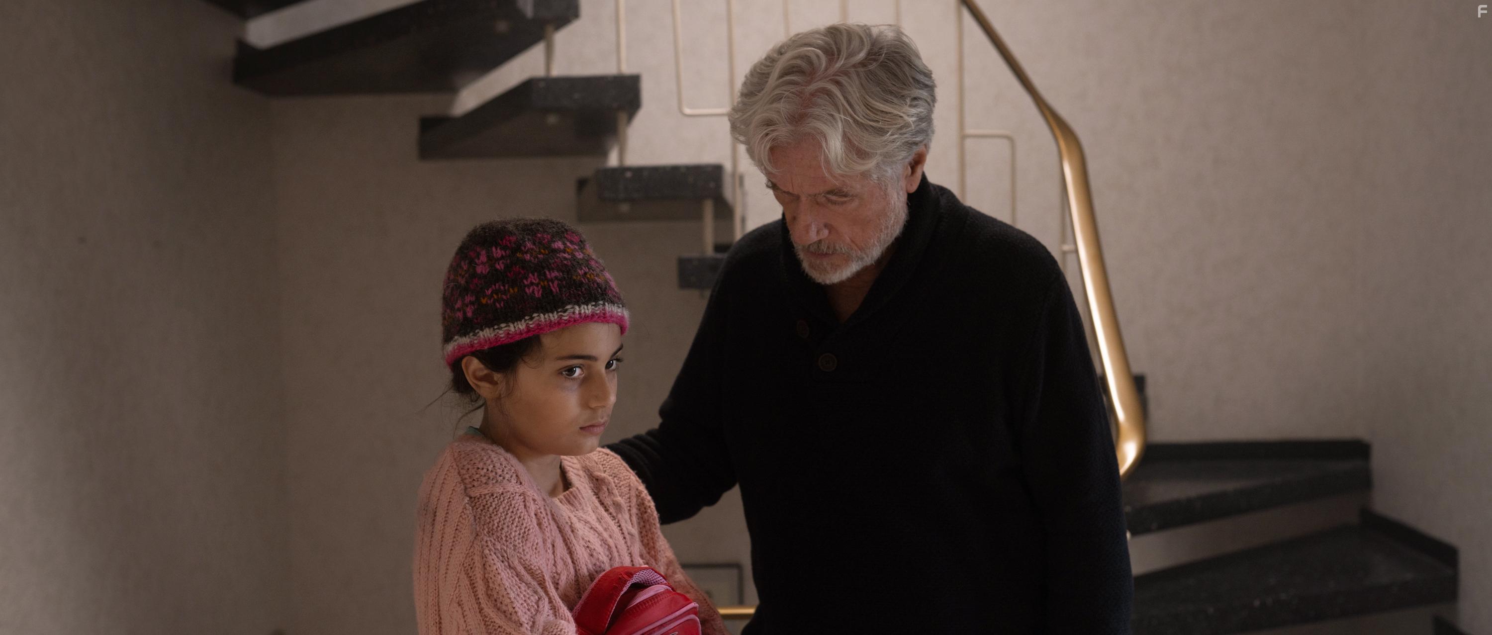 Jrgen Prochnow and Milena Pribak in Eine Handvoll Wasser (2020)